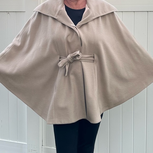 Sentaler cape. Worn once or twice - brand new quality. - Picture 3 of 6